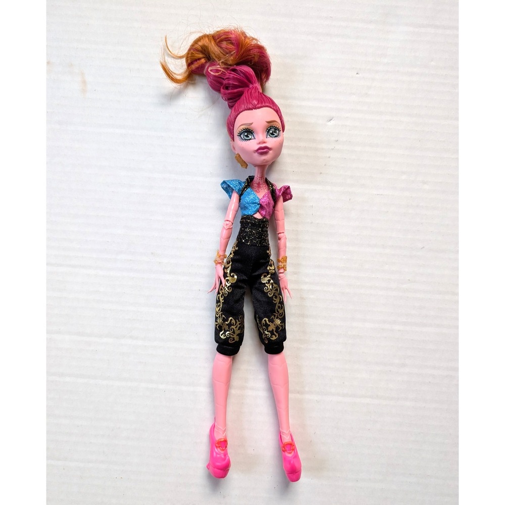 READ Monster High Gigi Grant Doll 13 Wishes w/ Outfit & Shoes Mattel 2013